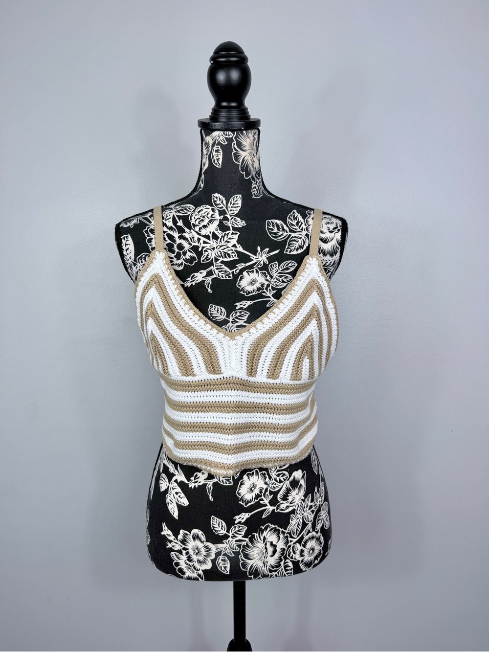 NWT Hollister light brown stripe crochet knit crop tank top size large